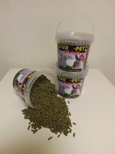 Trixie Jutalomfalat Soft Snack Happy Rolls Vödörs 500gr